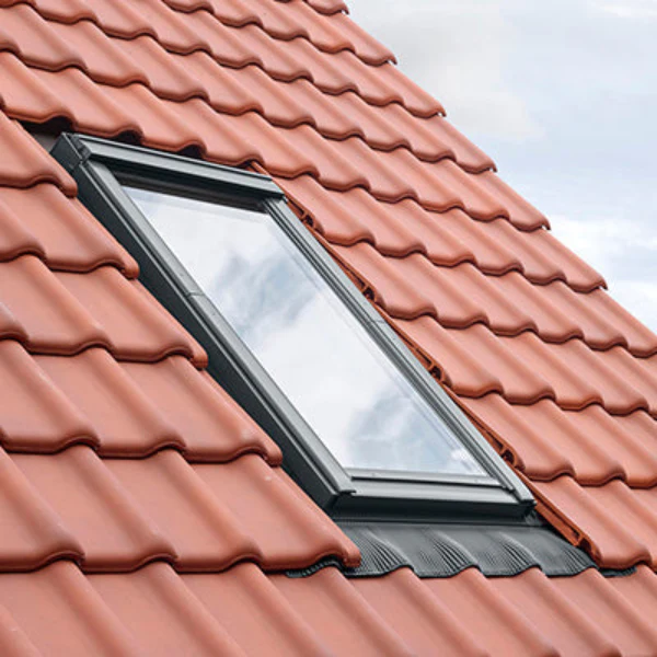 VELUX Aluminum Flashing Kit with Underlayment for Deck Mount Skylights - Image 5